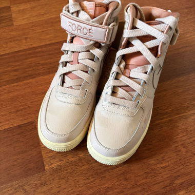 Baskets Nike AF1 High, pointure 40