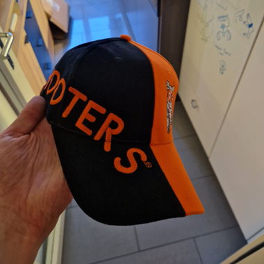 Hooters-Cap