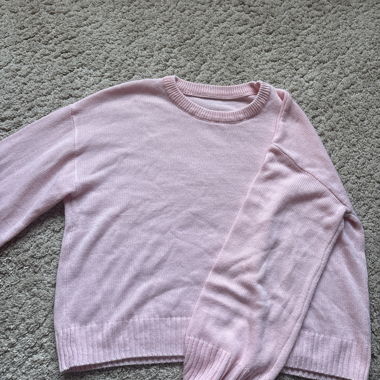 Maglione rosa pallido in maglia fine