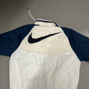 Nike Regenjacke mit versteckter Kapuze 