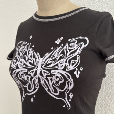 T-shirt grigio H&M con farfalla
