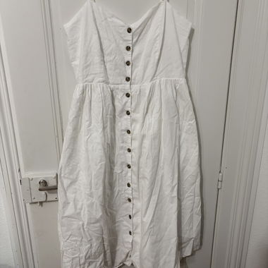 Abito estivo in lino e cotone bianco