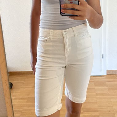 White Three-Quarter Pants