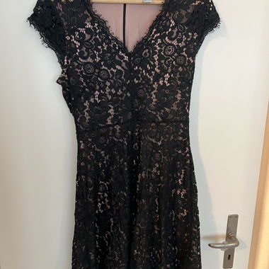 Robe en dentelle noire H&M