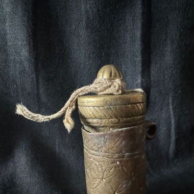 Antico portacosmetici in bronzo indiano