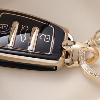 Schöne Autoschlüsselhülle mit Ringen