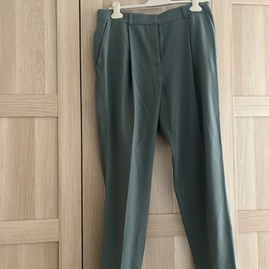 Pantaloni a pince - taglio alla caviglia