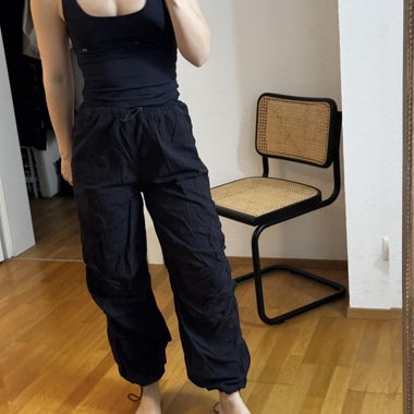 Black H&M cargo pants like new
