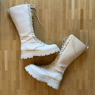 weisse Kniestiefel Stradivarius 