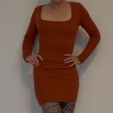 Orange rostiges Kleid