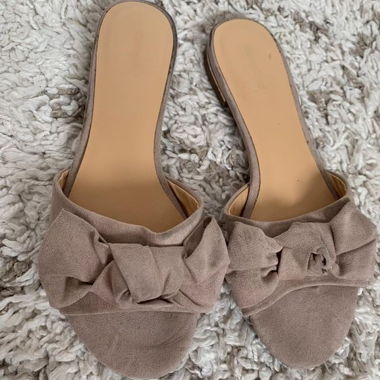 Beige Sandalen Mules mit Schleife