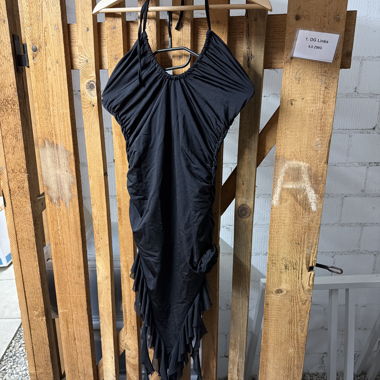 Abito nero con scollo a portafiori