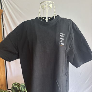 schwarzes T-shirt mit Print