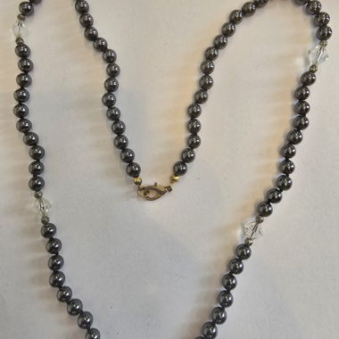 Collana di ematite con perle di vetro