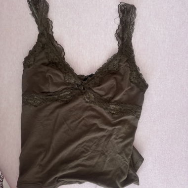 Top in pizzo vintage Y2K marrone BDG Urban Outfitters