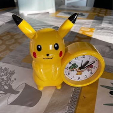 Réveil pikachu ,  tapis sol dracaufeu