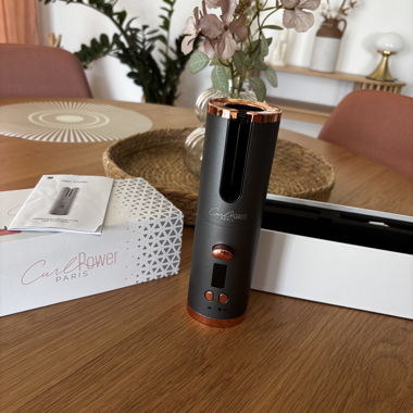 Cordless curling iron