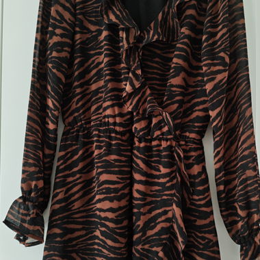Robe rayée brune