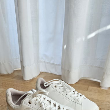 cremefarbene Sneakers