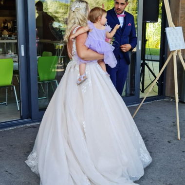 Robe de mariée en dentelle avec anneaux