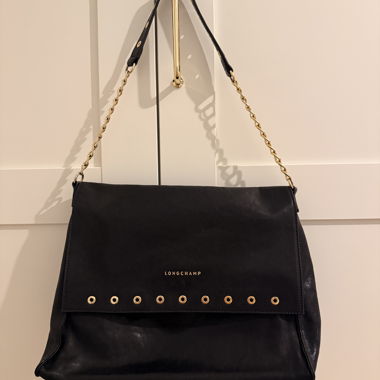 Black Longchamp shoulder bag with chain strap