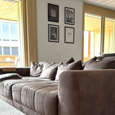 Bequemes BIG Sofa inkl. Hocker und Kissen