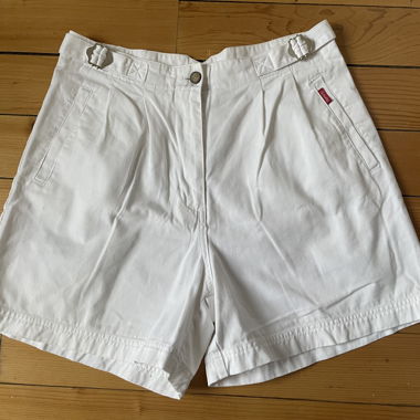Weisser High-Waist-Short