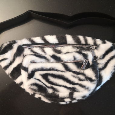 Bauchtasche aus Kunstfell