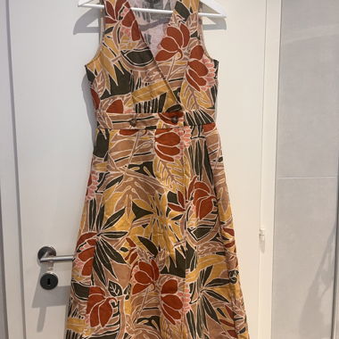 Abito Sezane Mathilda con foglie di Vicky 38