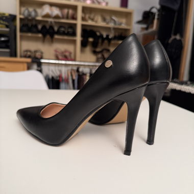 Pumps - black stiletto heels - GUESS