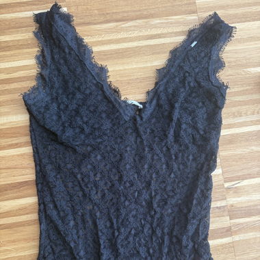 Body/Top in Schwarz mit V-Ausschnitt 