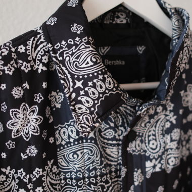 Bershka Übergangsjacke Paisley Muster 