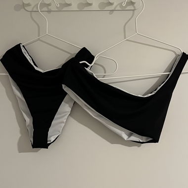 reversible black/white swimsuit new S