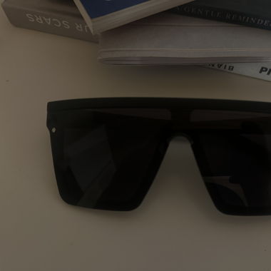 Chunky black sunglasses 