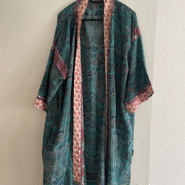 Langer Kimono mit Ritual-Motiven