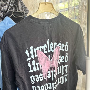 Obersized T-Shirt „Unreleased“ mit Butterfly Print
