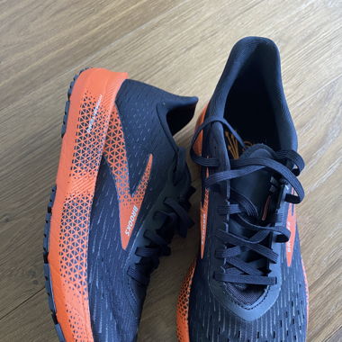 Brooks Hyperion Tempo Laufschuh, Gr. 42.5