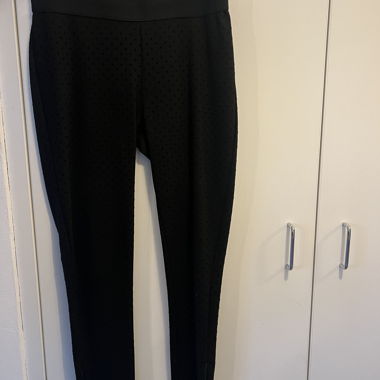 Black leggings with ankle zipper