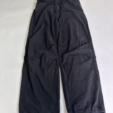 Schwarze Bershka-Hosen