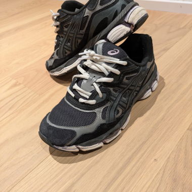 Asics gel nyc noir et blanc
