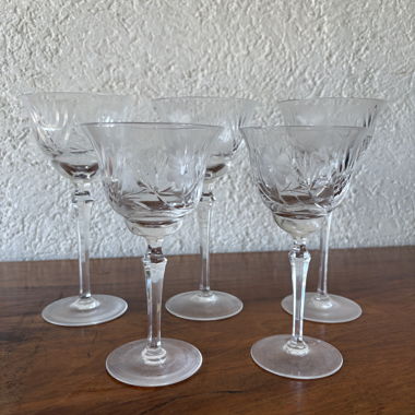 Set mit 5 gravierten Stielgläsern