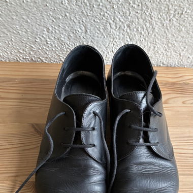Klassische Spitz zulaufende Schwarze Leder-Schnürschuhe Grösse 38