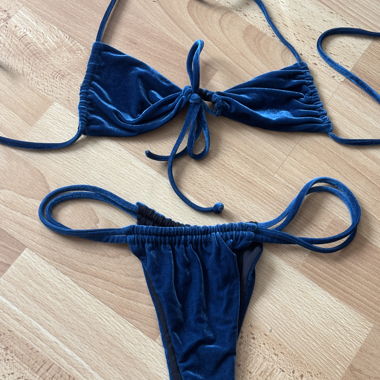 Bikini bleu velours