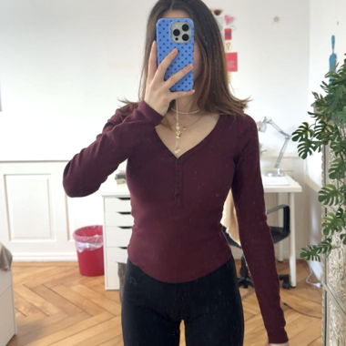 Bordeaux scollo a V con bottoni