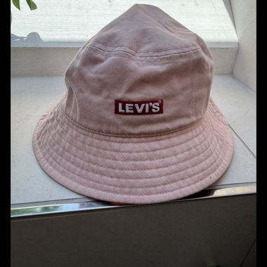 Levi's Bucket Hat rosa