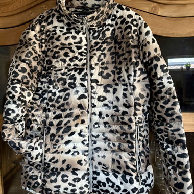 Lightweight puffer jacket