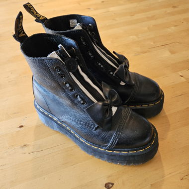 Dr. Martens x Lazy Oaf Stivali con Plateau