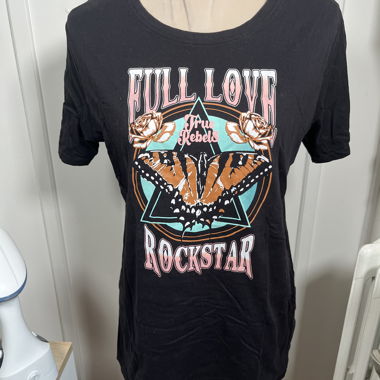🖤 Schwarzes T-Shirt mit Aufdruck „Full Love Rockstar“ – Grösse M 🖤