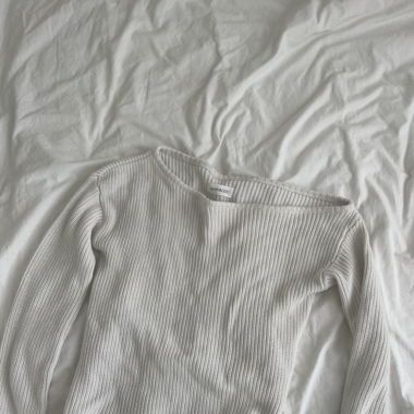 KNITTED SWEATER