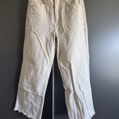 Beige Damenjeans mit Fransen